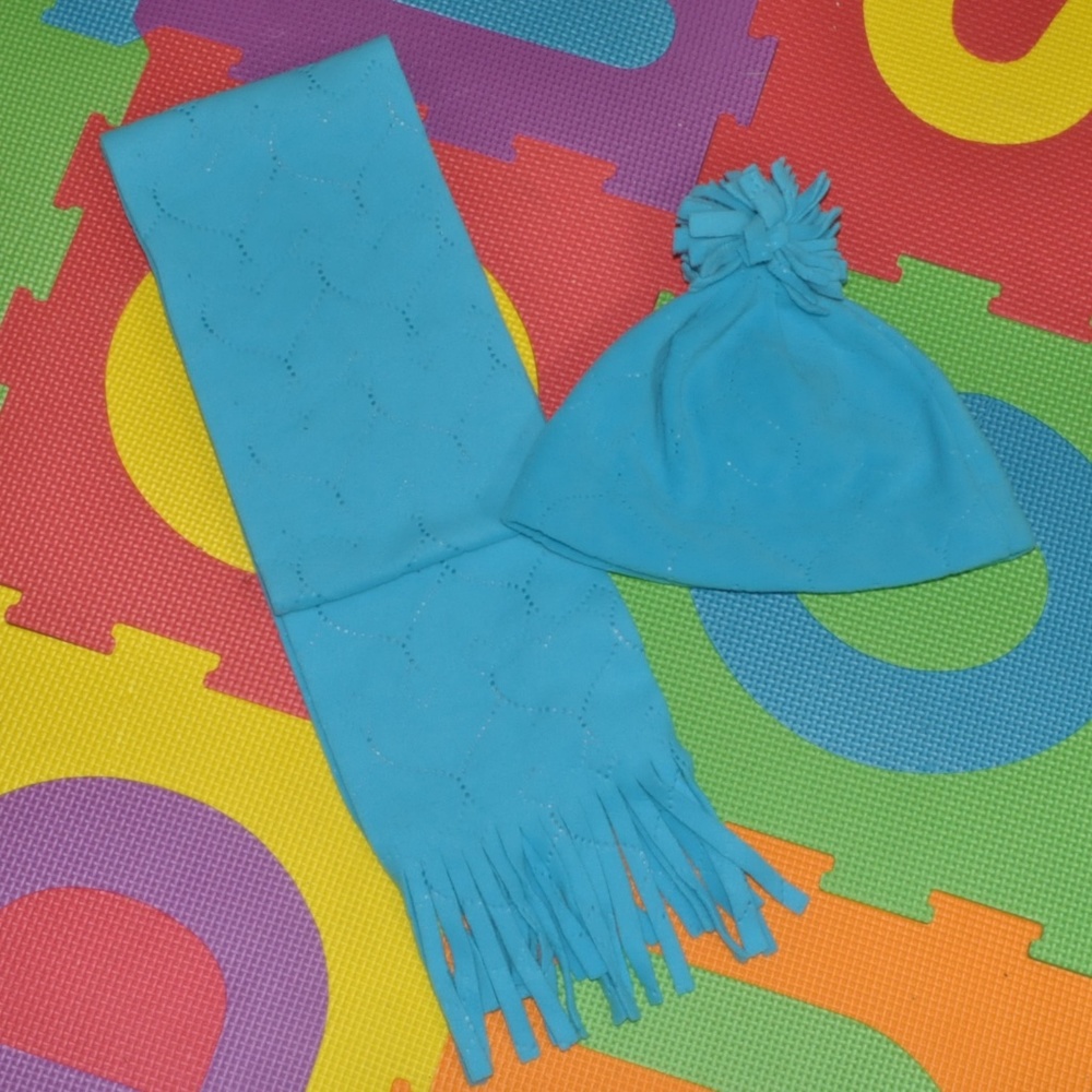 (NEW) GIRLS FLEECE HAT AND SCARF (BUNDLE 2/$22)